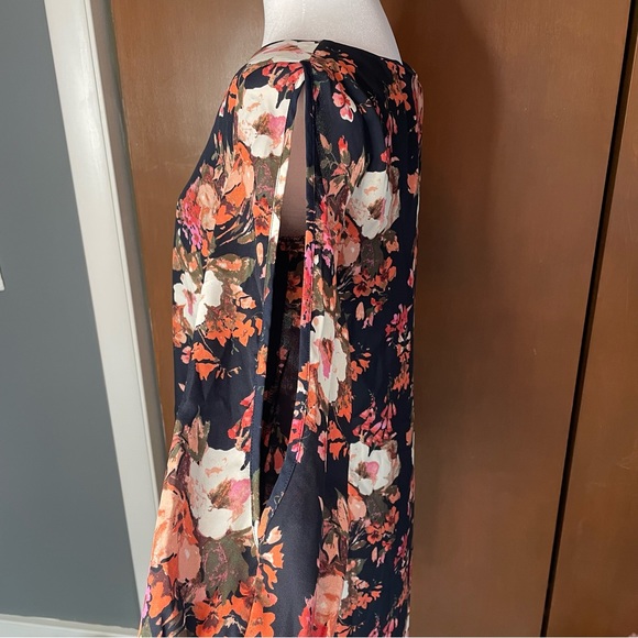 Lulus Women’s Shifting Dears Blue Floral Slit Sleeves Mini Shift Dress Small - Picture 7 of 11